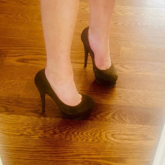 YSL Suede Platform Pumps- Size 35 - Picture 10 of 11